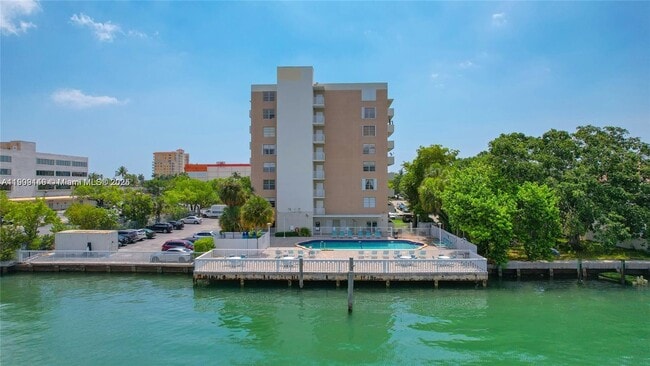 Building Photo - 1455 N Treasure Dr