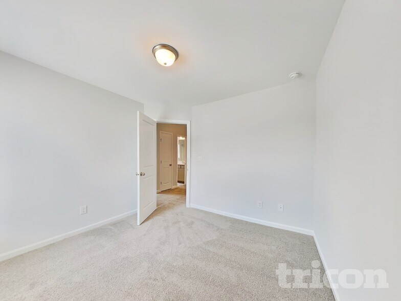 Building Photo - 258 Sturgeon St