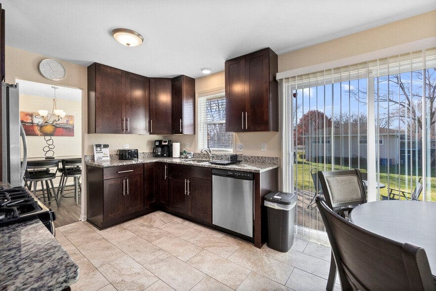 Building Photo - 623 Quail Run Rd