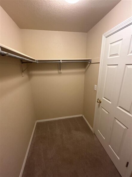 Building Photo - 3011 Mandalay Grv