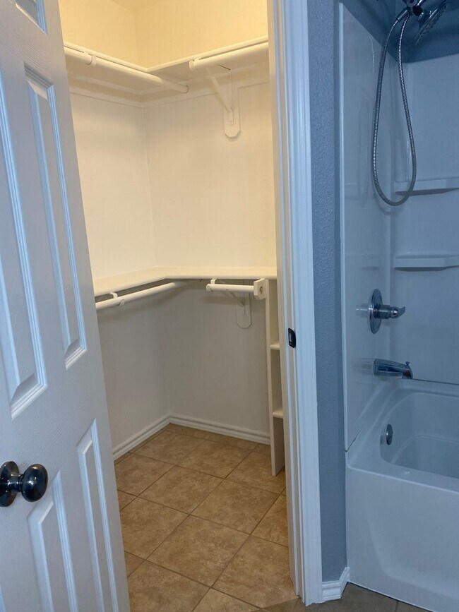 Building Photo - 150 Hunters Cir