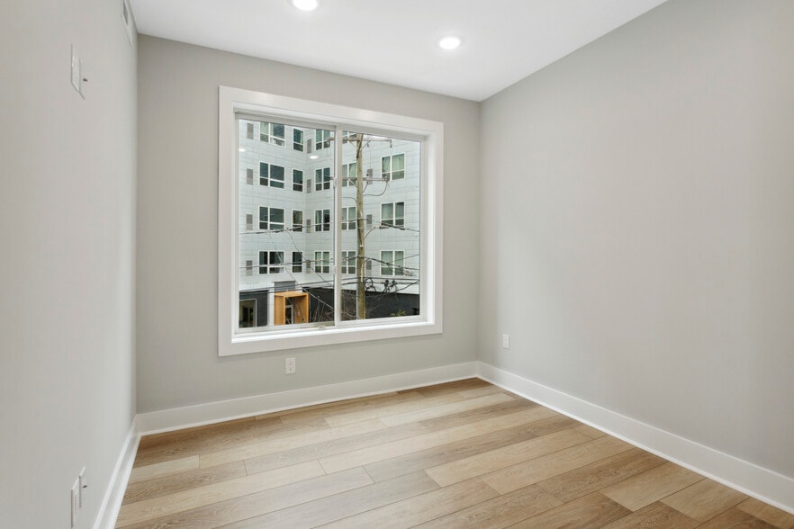 Building Photo - 2120 Berges St