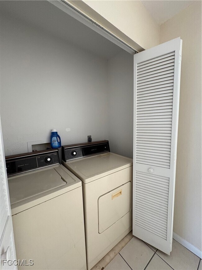 Building Photo - 1005 SW 48th Terrace