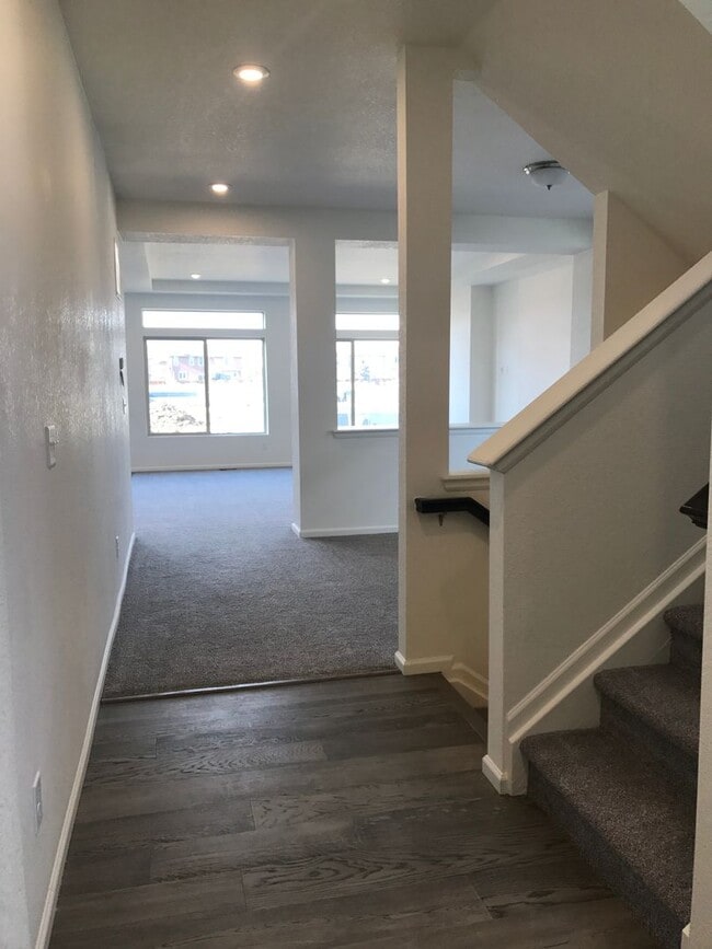 Building Photo - 3 bedroom 2 1/2 bathroom house in Commerce...