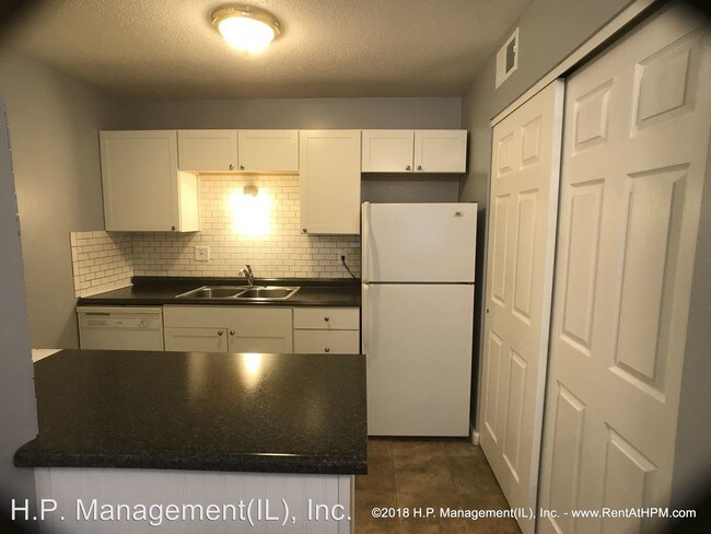 Building Photo - 1144 University Dr