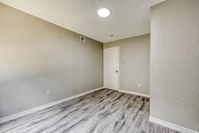 Building Photo - Affordable 3BD/2BA single-family house!