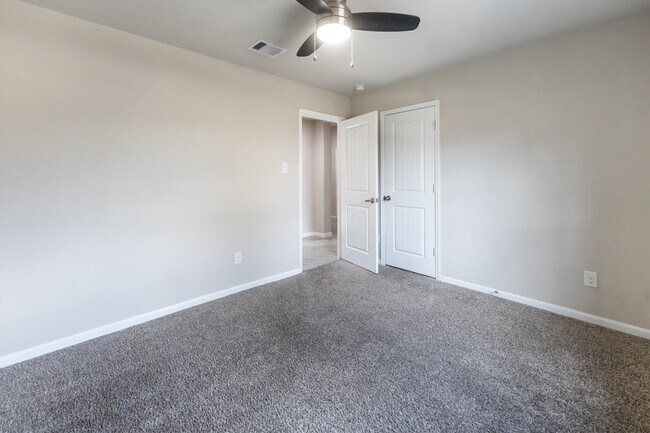 Building Photo - 3206 Sumac Dr