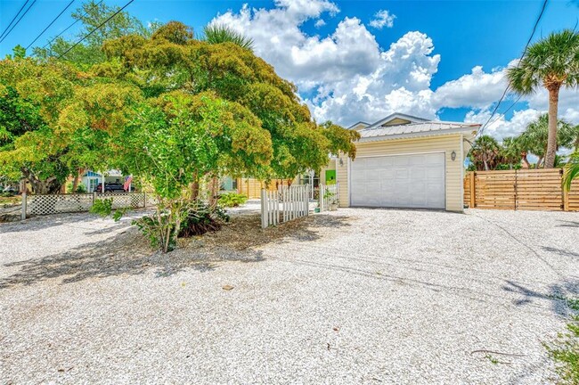 Building Photo - 5253 Avenida Del Mare