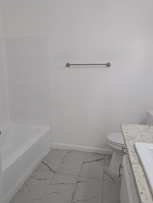 Building Photo - Spacious 3 Bedroom 2 Bath Home Available F...