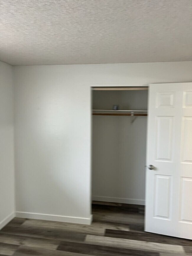 Building Photo - REMODELED 2 BEDROOM TOWNHOME