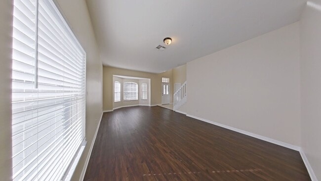 Building Photo - Lovely Large 5/4 Pool Home in West Haven