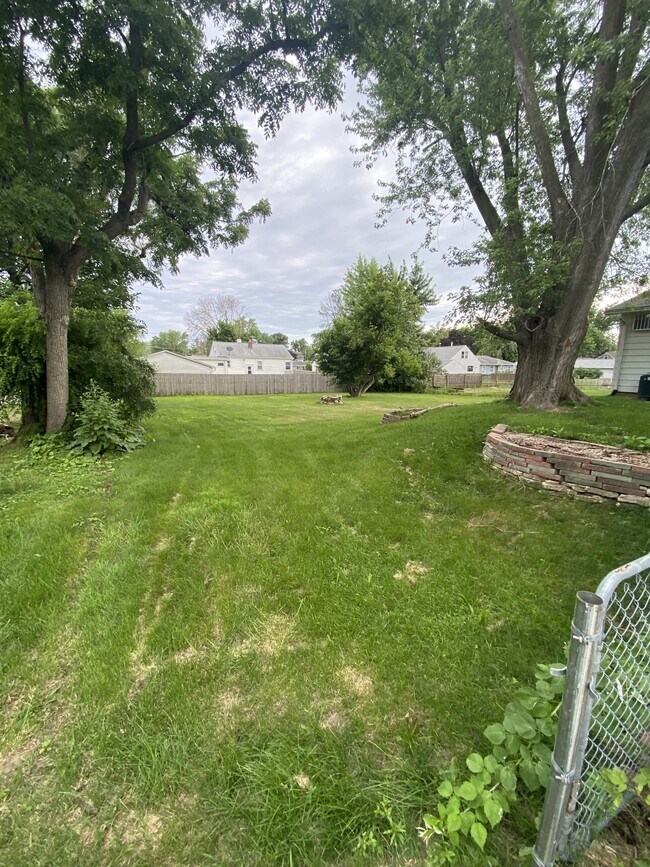 Building Photo - 1215 34th St NE