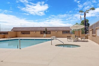 Building Photo - Private 2/2  Unit • Quiet Community • Prime North Phoenix Location
