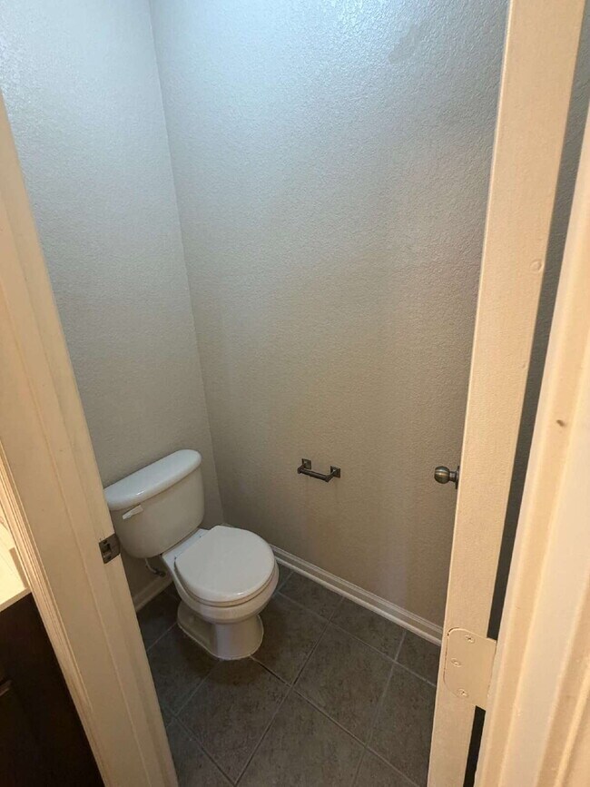 Building Photo - Luxurious 3-Bedroom Condo in Panama City, FL with Spacious Layout and Modern Amenities!