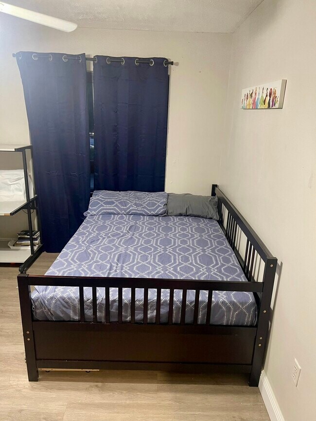 Building Photo - 4000 Del Rio Way