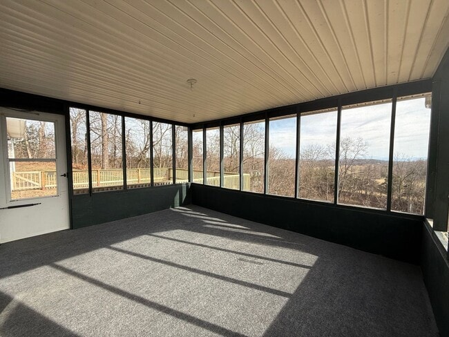 Building Photo - 5 Bedroom, 2 Bathroom Home in Greene County, TN