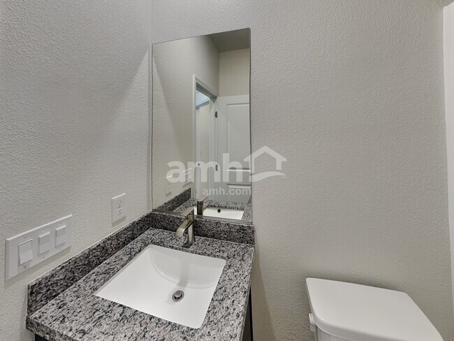 Building Photo - 108 Market St