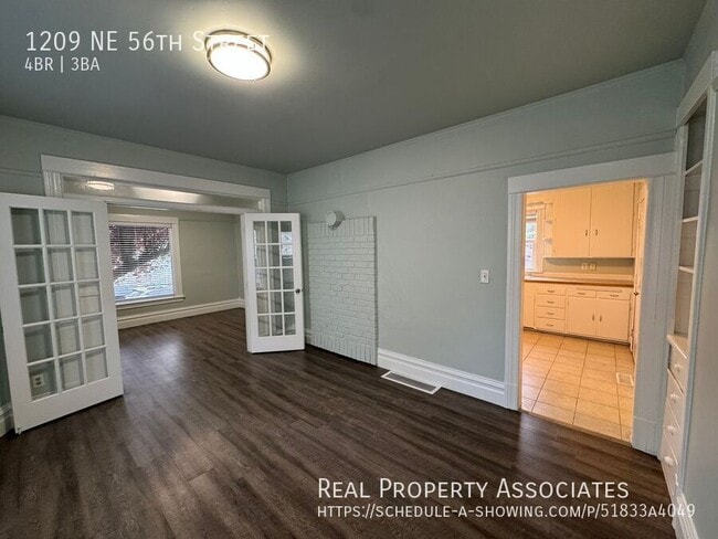 Building Photo - 1209 NE 56th St