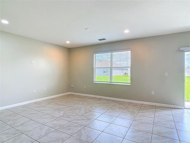 Building Photo - 3975 Silverstream Terrace
