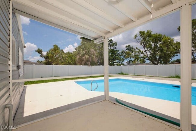 Building Photo - 4370 Deleon St