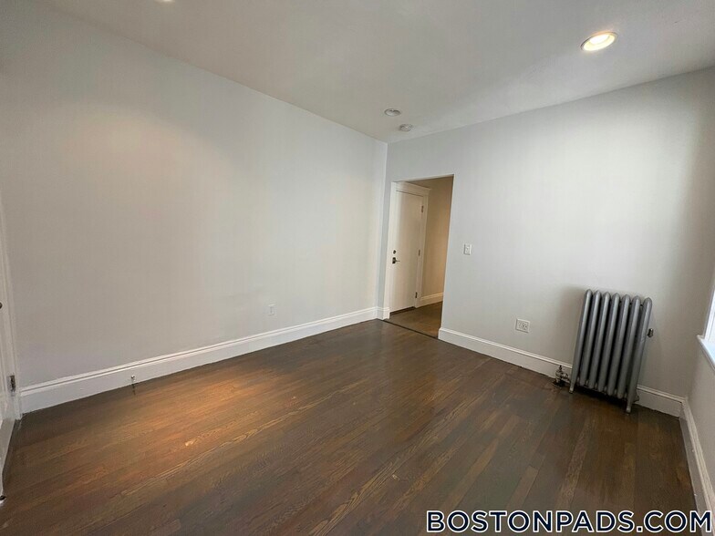 Building Photo - 111 Park Dr