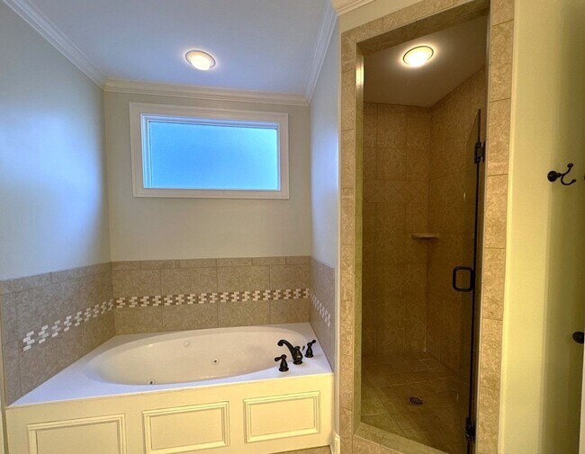 Building Photo - 5 Bedroom /4 Bath House in LAKELAND!!!