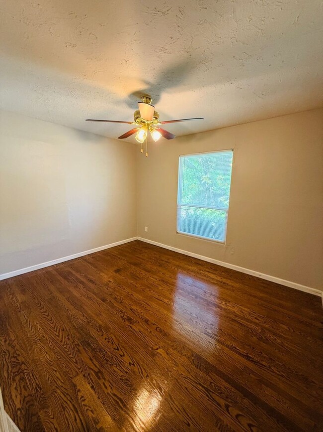Building Photo - Three bedroom Home for Rent - Florissant