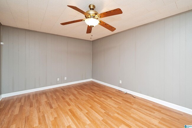 Building Photo - 1541 Rainbow Ln