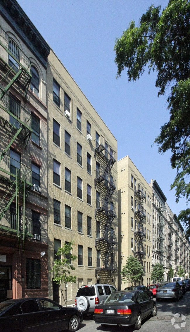 Building Photo - 208 W 149th St