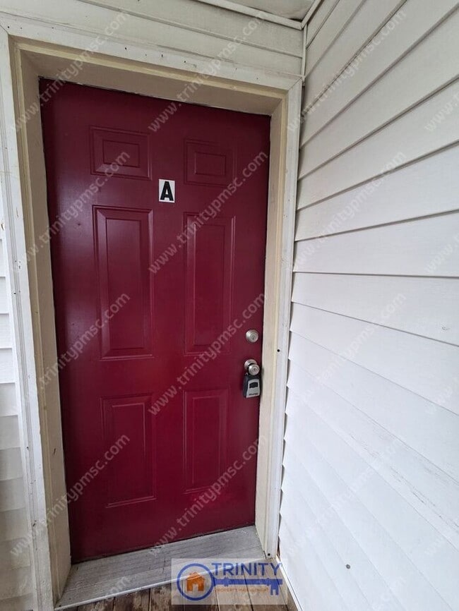 Building Photo - Ready and waiting for you! Available NOW!