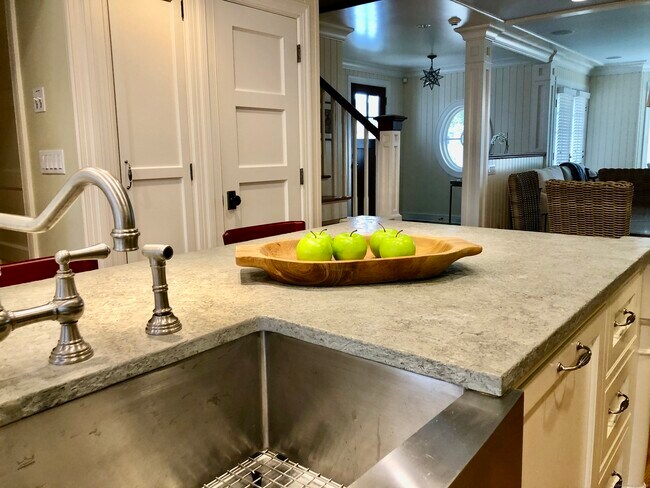 Building Photo - 12 Danbury Ave