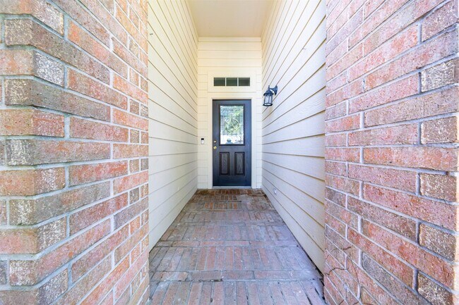 Building Photo - 2203 Mountain Ranch Dr