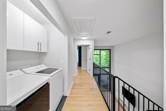 Building Photo - 1364 Rietveld Row NW