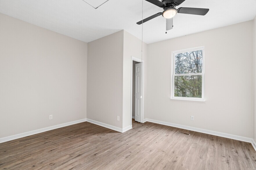 Building Photo - 3515 Greenway Dr