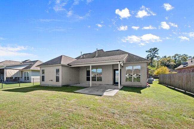 Building Photo - 16923 Bradford Ave