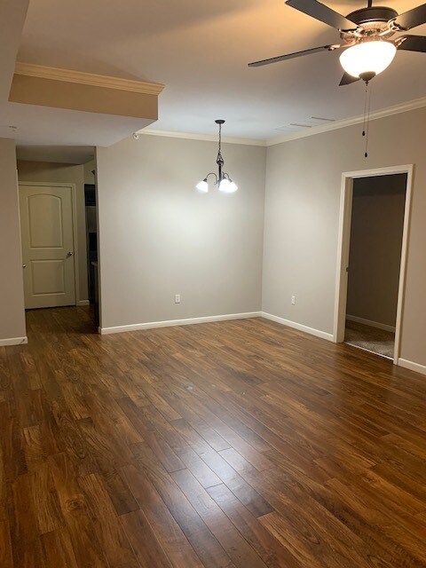 Building Photo - 621 Top Notch Ln