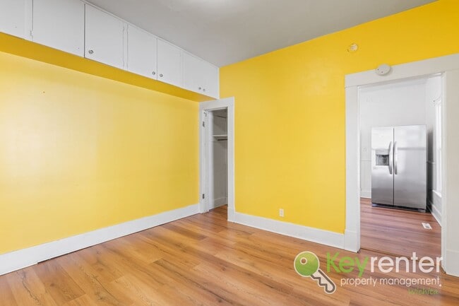 Building Photo - N Jefferson Duplex