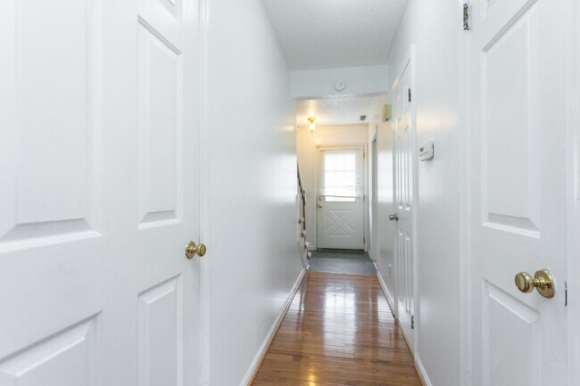 Building Photo - 1134 Mountain View Dr