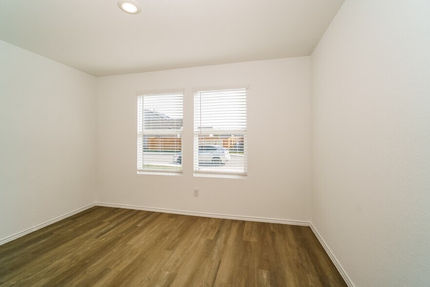 Building Photo - 435 Filibusters Trail