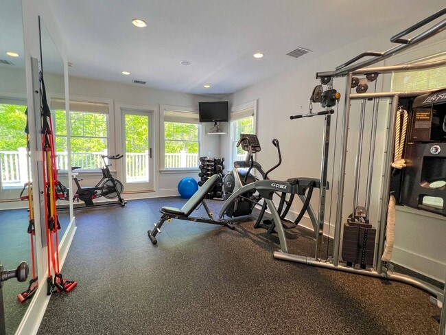 Building Photo - 118 Water Mill Towd Rd