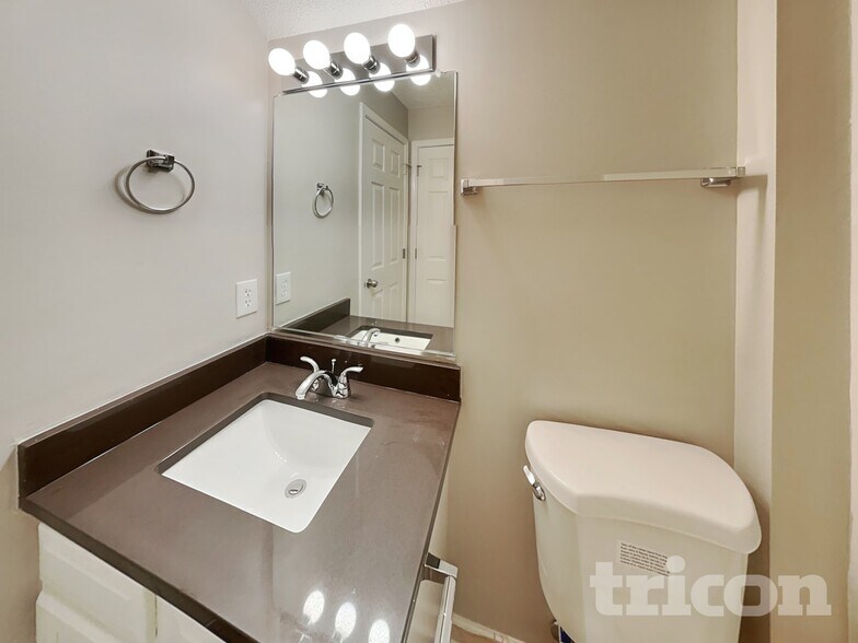 Building Photo - 3803 Riverside Ct