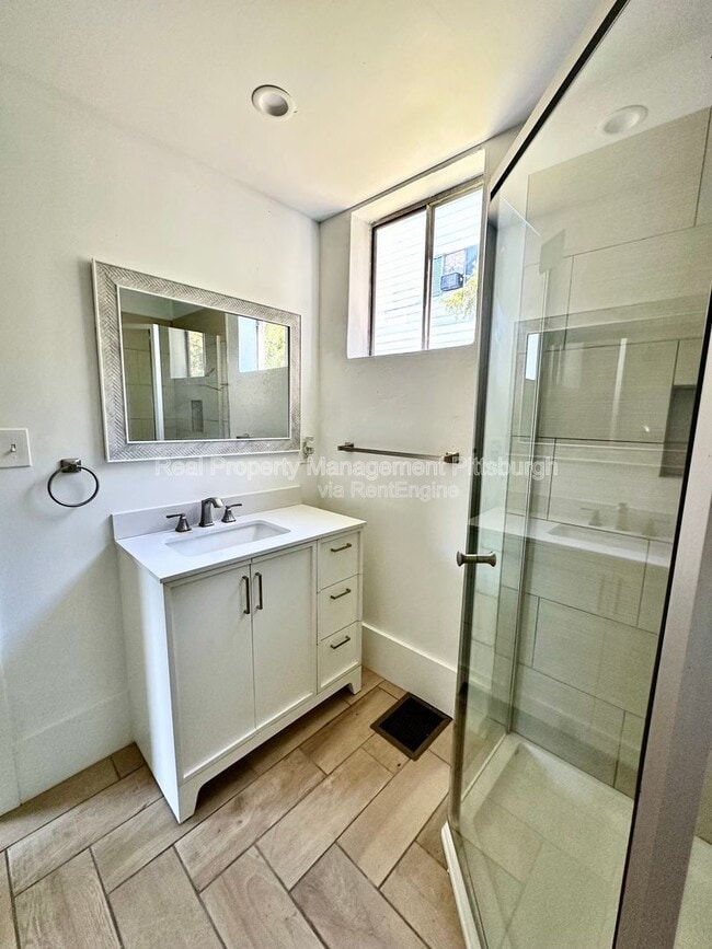 Building Photo - 1379 Paulson Ave