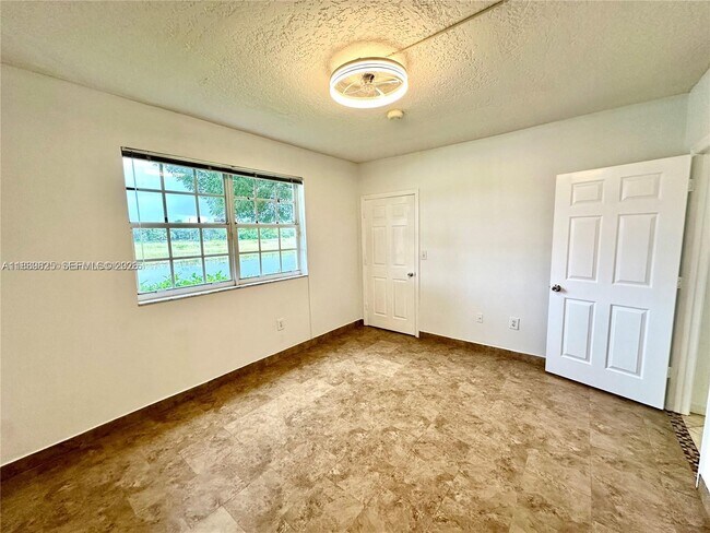 Building Photo - 231 SW 116th Ave