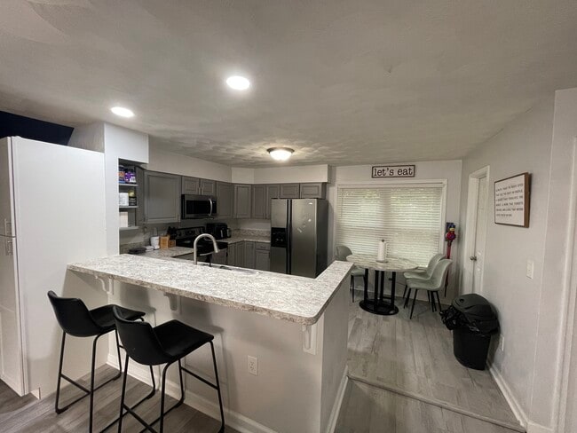 Building Photo - 8550 Tidewater Dr