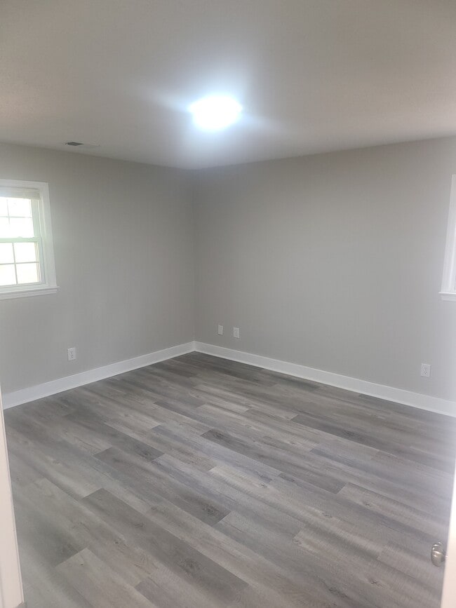 Building Photo - 530 N Main St