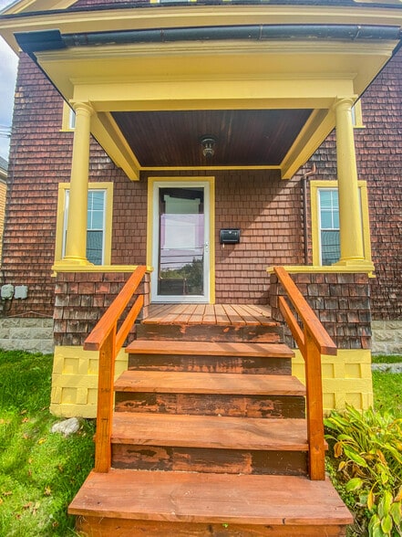 Building Photo - 71 Arsenal St