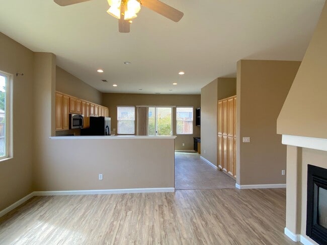 Building Photo - Beautiful 3 Bedroom + 1 FLEX ROOM Single Story House in South Meadows Reno