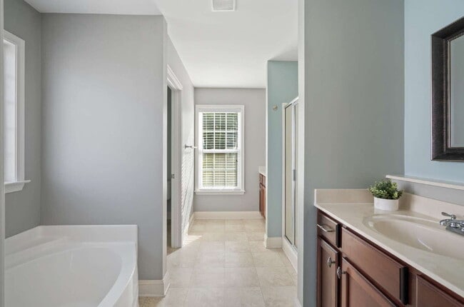 Building Photo - Charming 4-Bed Home in Durham with Fenced-...