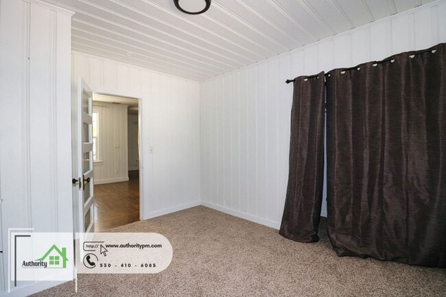 Building Photo - 1840 Heller Ln