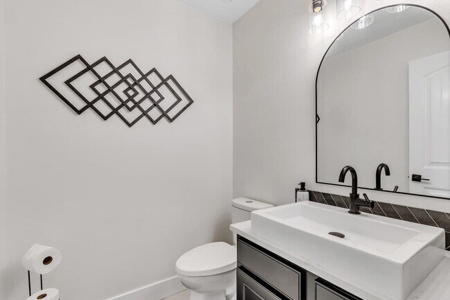 Building Photo - 4061 E Arch Dr